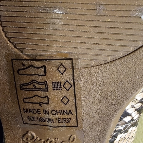 Qupid snake skin print ankle booties size 6 - Picture 5 of 5